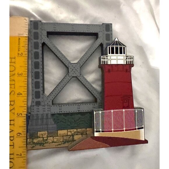 Jeffrys Hook Lighthouse Wooden Collectible Art Decor - Picture 4 of 4